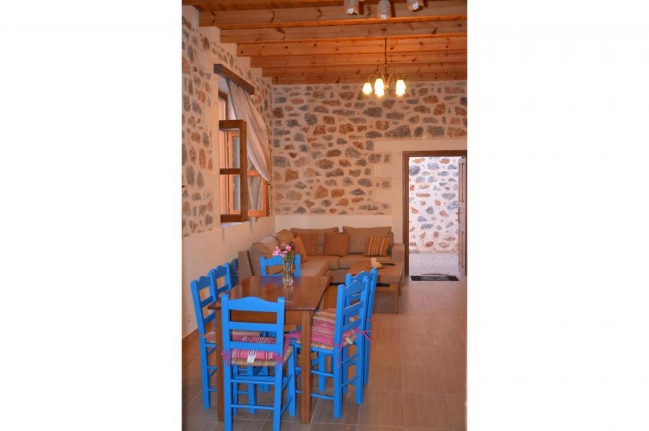 Stone Villa I In Petres Petres  Exterior photo